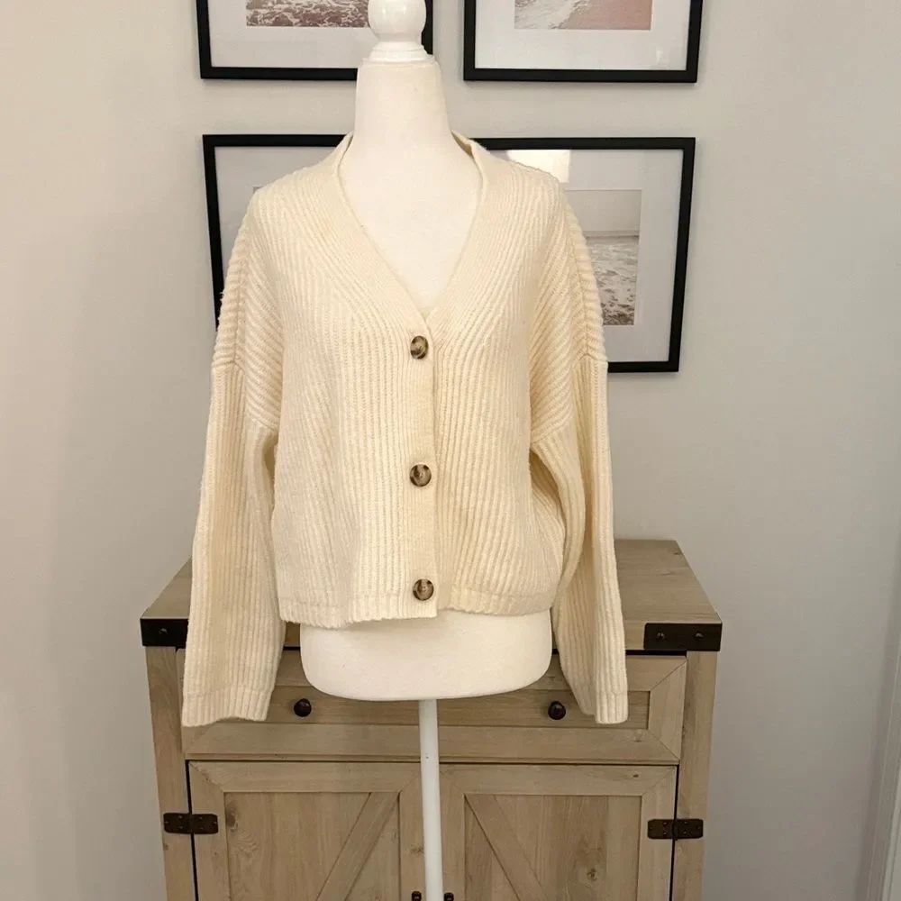 Abercrombie Cream V-Neck Button Front Ribbed Sweater